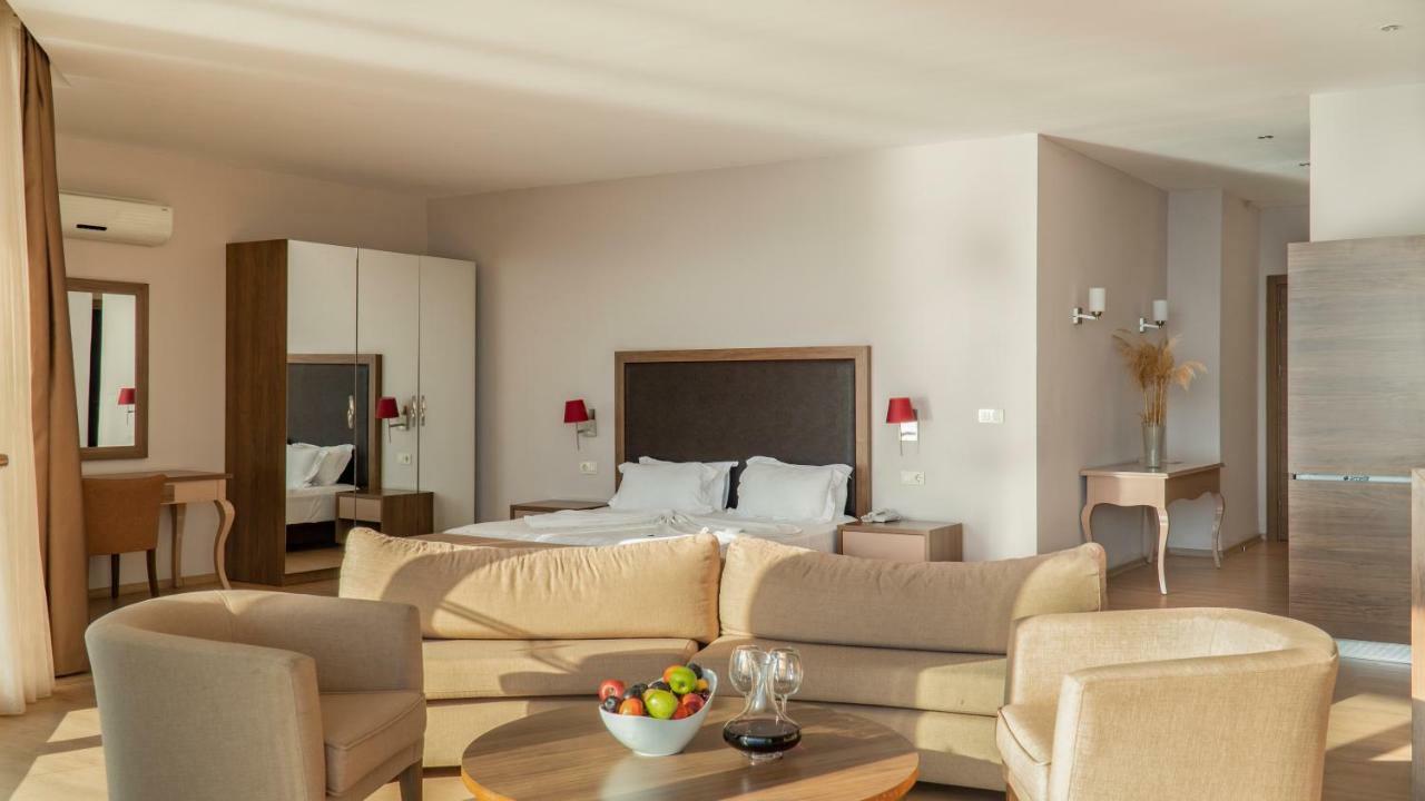 Ladies Beach Suite Hotel (Adults Only) Kusadası Exteriör bild
